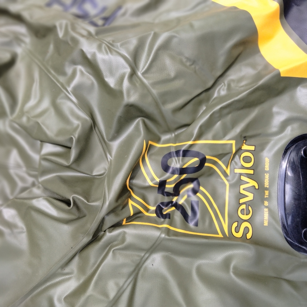 Inflatable boat - Picture 3 of 3